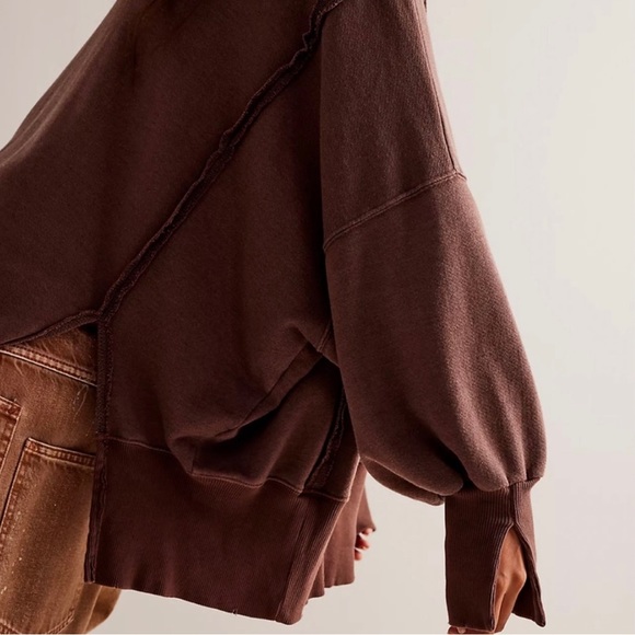 Free People We The Free Camden Sweatshirt in Chocolate Love Size Large NWT - Picture 2 of 11